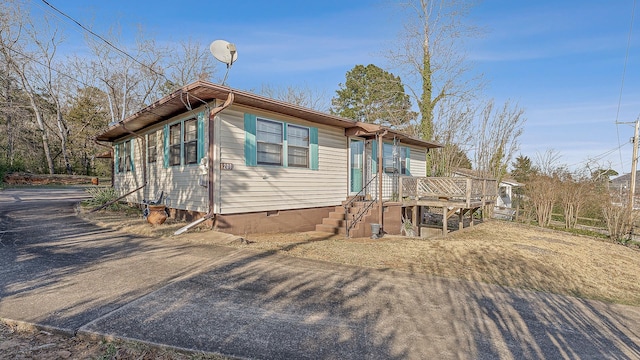 exterior space featuring crawl space