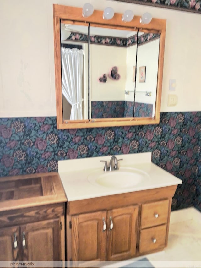 bathroom with vanity