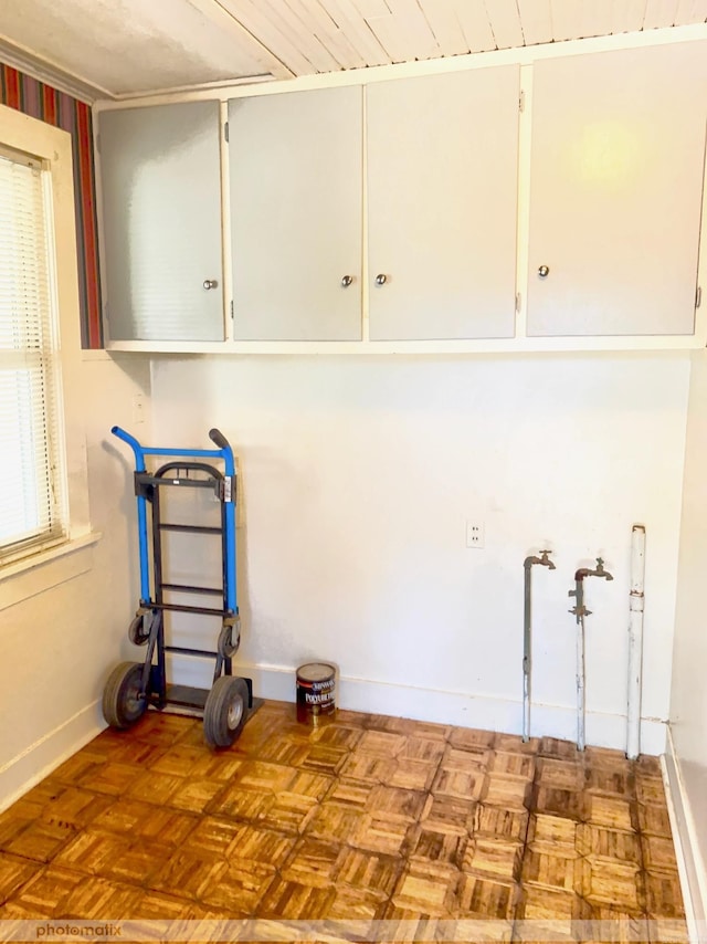 washroom with baseboards