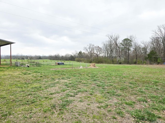 view of yard featuring a rural view