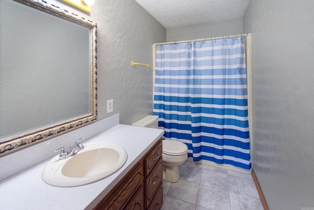 full bath with toilet, curtained shower, a textured ceiling, vanity, and a textured wall