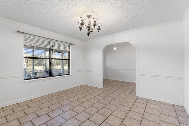 unfurnished room featuring arched walkways, a textured ceiling, a chandelier, and ornamental molding