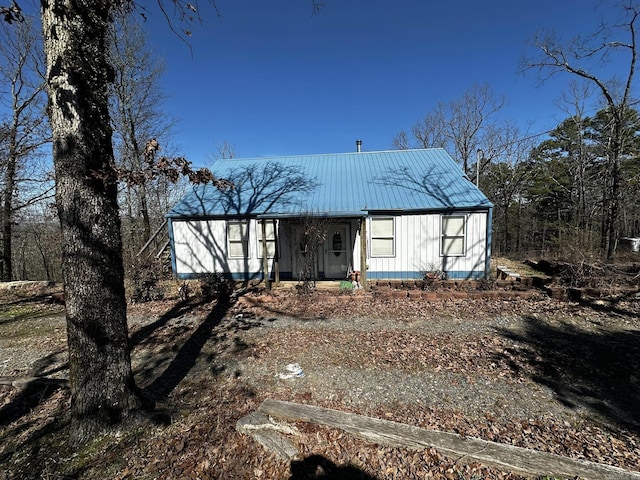 view of front of property featuring metal roof