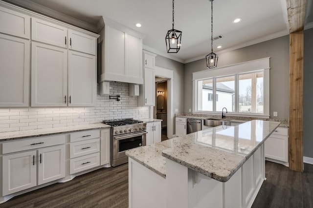 kitchen featuring visible vents, a sink, stainless steel appliances, white cabinets, and crown molding