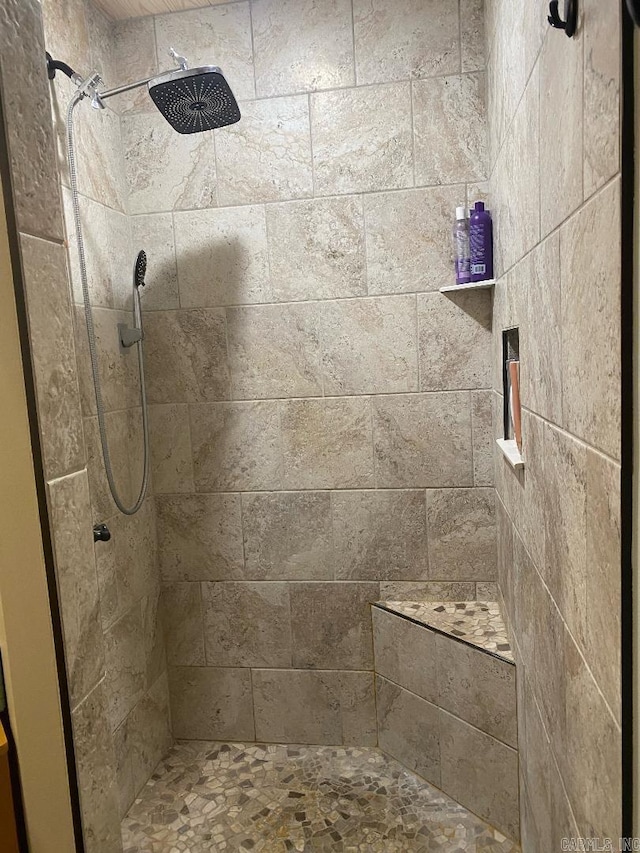 bathroom featuring tiled shower