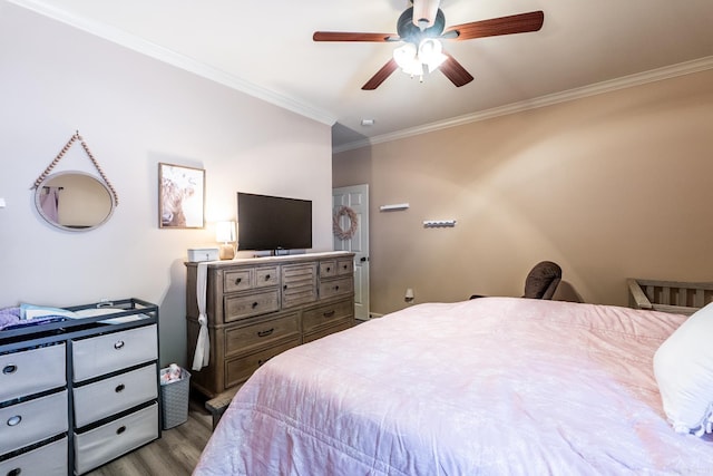 bedroom with light wood-style flooring, a ceiling fan, and ornamental molding