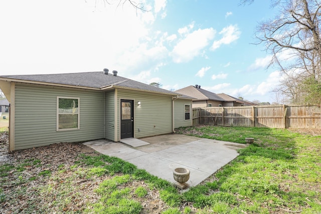 back of property featuring a patio area, fence, and a lawn