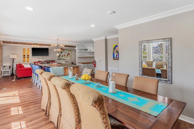 dining space featuring visible vents, ornamental molding, wood finished floors, recessed lighting, and baseboards