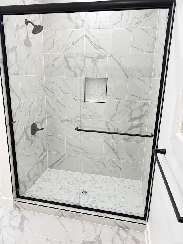 full bathroom featuring a stall shower