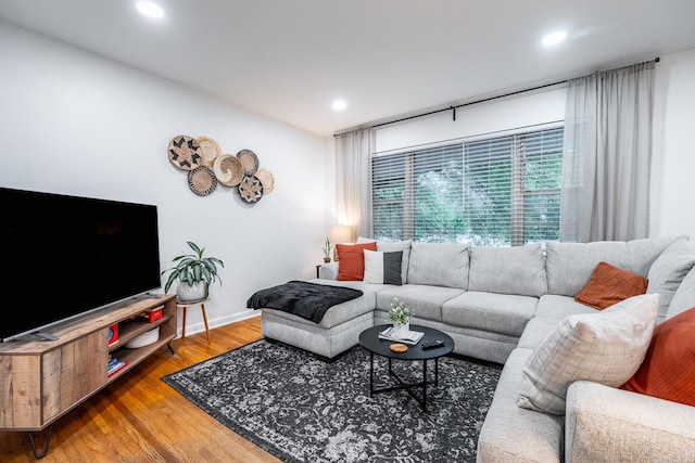 living area featuring recessed lighting, wood finished floors, and baseboards