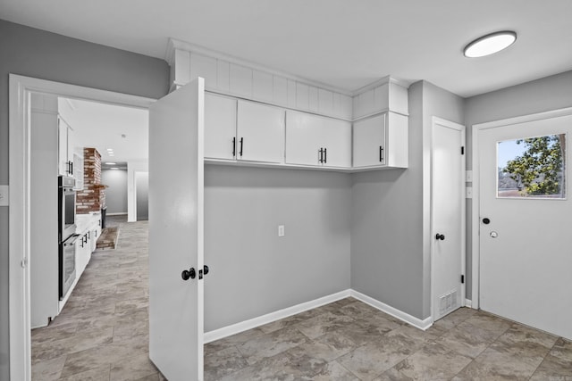 laundry area featuring visible vents and baseboards