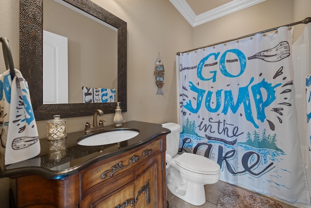 full bath featuring a shower with shower curtain, toilet, vanity, and ornamental molding