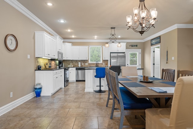 dining room with a notable chandelier, recessed lighting, crown molding, and baseboards