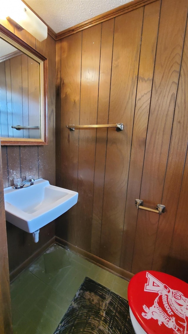 bathroom with a sink and a textured ceiling