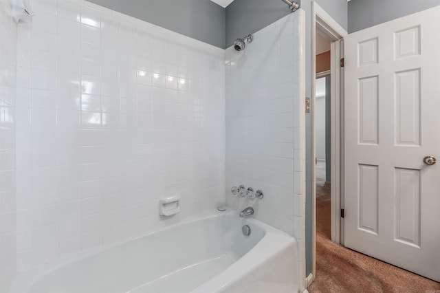 bathroom with tub / shower combination