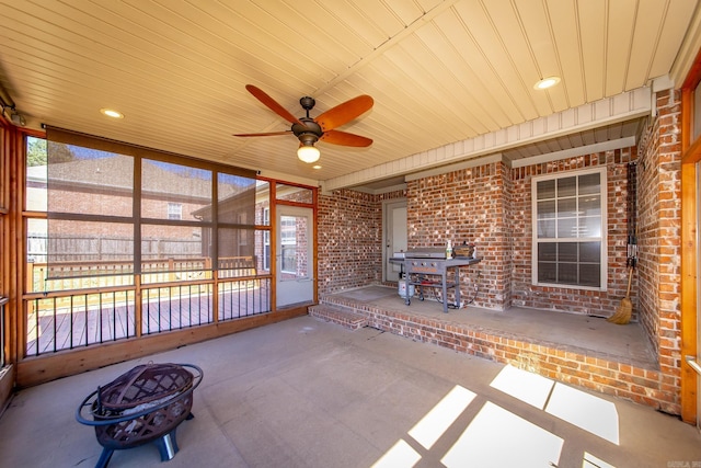 unfurnished sunroom with ceiling fan