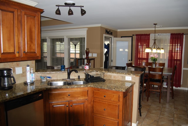 kitchen featuring a notable chandelier, a sink, a peninsula, crown molding, and dishwasher