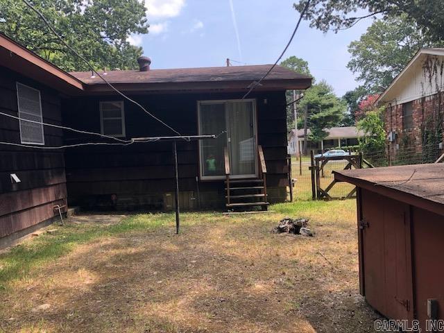 view of yard featuring entry steps