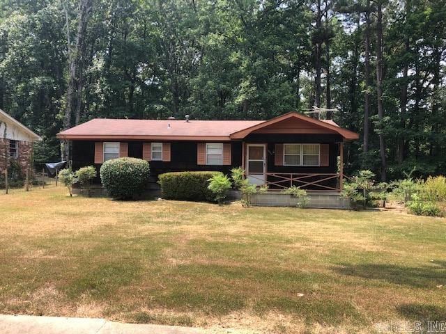 view of front of property featuring covered porch and a front yard