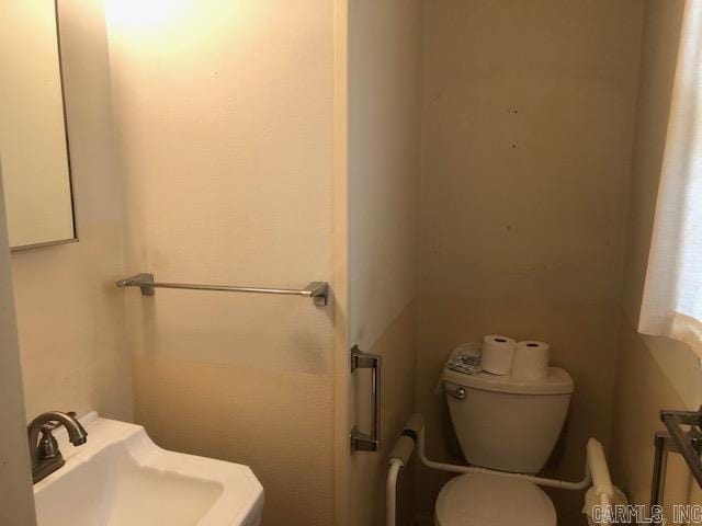 bathroom featuring toilet and a sink