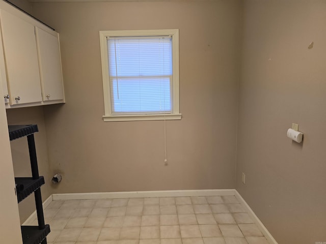 clothes washing area featuring baseboards
