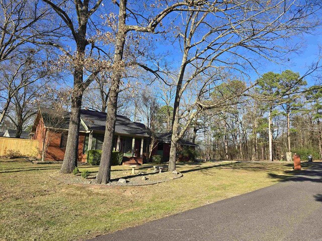 view of front of property with a front yard