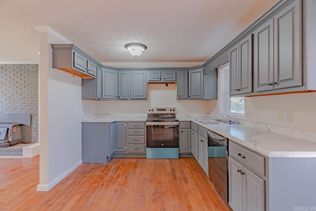 kitchen featuring dishwashing machine, electric range, light wood-style flooring, a sink, and gray cabinetry