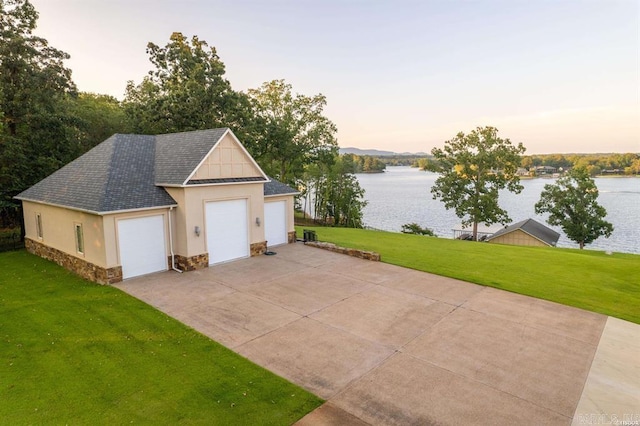 1601 Marion Anderson Rd, Hot Springs, AR 71913 - garage featuring a water view and driveway