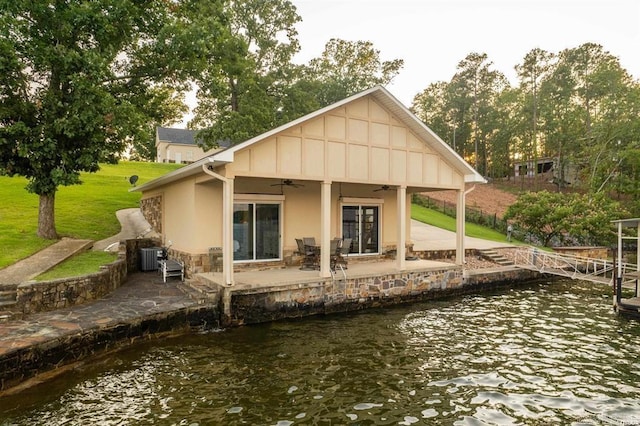 1601 Marion Anderson Rd, Hot Springs, AR 71913 - rear view of property featuring a patio, a ceiling fan, stucco siding, a water view, and a lawn