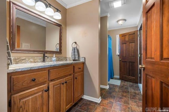 103 River Bend Rd, Hot Springs, AR 71913 - bathroom featuring curtained shower, baseboards, ornamental molding, and vanity