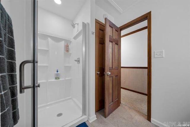 103 River Bend Rd, Hot Springs, AR 71913 - bathroom with wainscoting and a shower stall