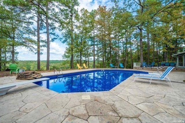 103 River Bend Rd, Hot Springs, AR 71913 - outdoor pool with a patio and a diving board