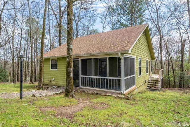 103 River Bend Rd, Hot Springs, AR 71913 - view of front of home featuring roof with shingles, a front yard, and a sunroom