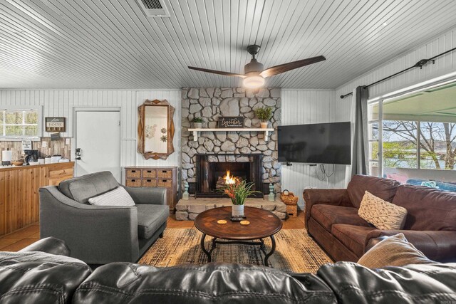 205 Ledgerock, Hot Springs, AR 71913 - living area featuring visible vents, a fireplace, and a ceiling fan