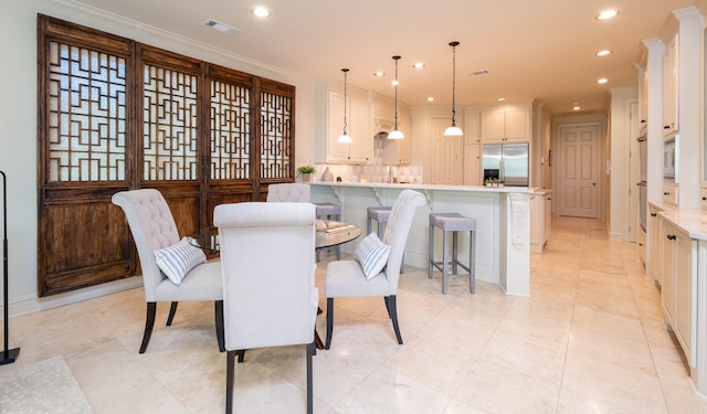 33 Greathouse Bend Dr, Little Rock, AR 72207 - dining room featuring baseboards, visible vents, and recessed lighting