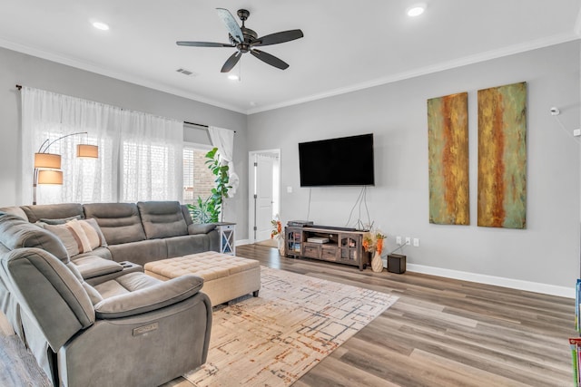 living room featuring crown molding, baseboards, ceiling fan, recessed lighting, and wood finished floors