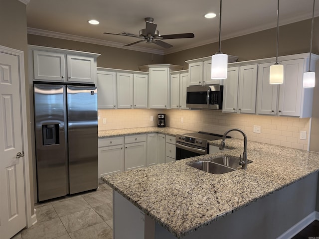 kitchen featuring a sink, stainless steel appliances, a peninsula, crown molding, and ceiling fan
