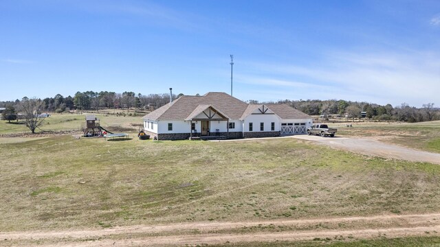 view of front of home featuring a front yard, a garage, and driveway