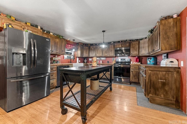 344 Rockwood Ln, Clinton, AR 72031 - kitchen with a sink, decorative light fixtures, stainless steel appliances, and light wood-type flooring