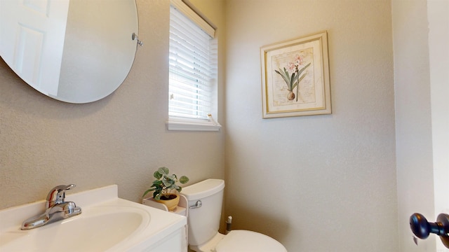 6006 Shadyside, Texarkana, TX 75503 - half bath with toilet and vanity