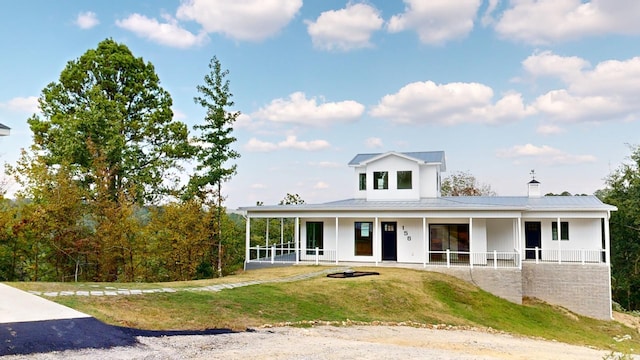 156 Waterfront Dr, Hot Springs, AR 71913 - modern farmhouse style home with a front lawn, a porch, and board and batten siding