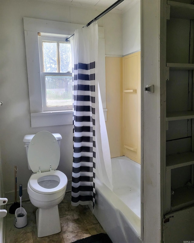 755 Ash St, Prescott, AR 71857 - full bath featuring toilet and shower / bath combo with shower curtain
