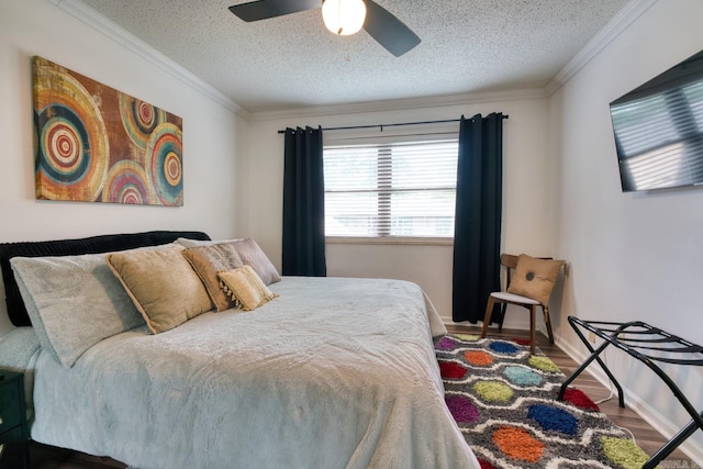 125 Carl Dr, Hot Springs, AR 71913 - bedroom featuring wood finished floors, ceiling fan, ornamental molding, and a textured ceiling