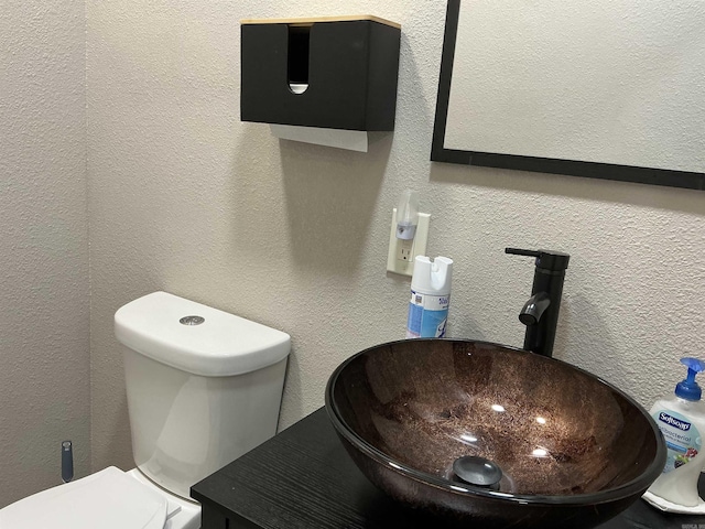 206 W High St, Sheridan, AR 72150 - bathroom with a sink, toilet, and a textured wall