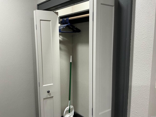 206 W High St, Sheridan, AR 72150 - view of closet