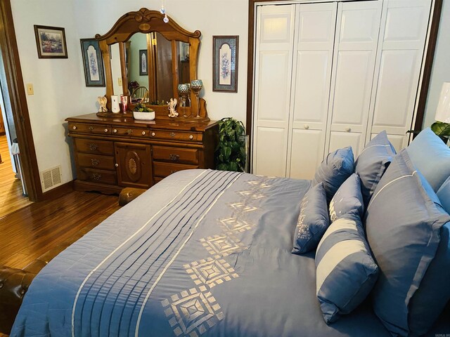 164 Polk Rd Unit 714, Mena, AR 71953 - bedroom with visible vents, baseboards, a closet, and wood finished floors