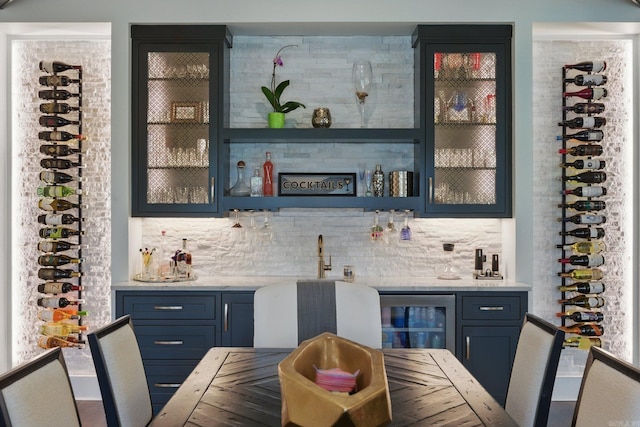 125 Hallen Ln, Little Rock, AR 72223 - bar featuring backsplash, wet bar, and beverage cooler