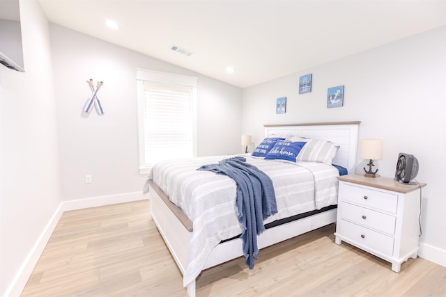 bedroom featuring light wood finished floors, lofted ceiling, baseboards, visible vents, and recessed lighting