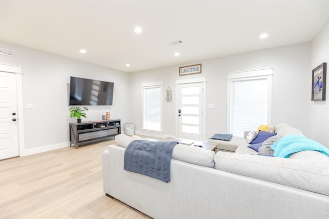 living room with light wood-type flooring, recessed lighting, baseboards, and visible vents
