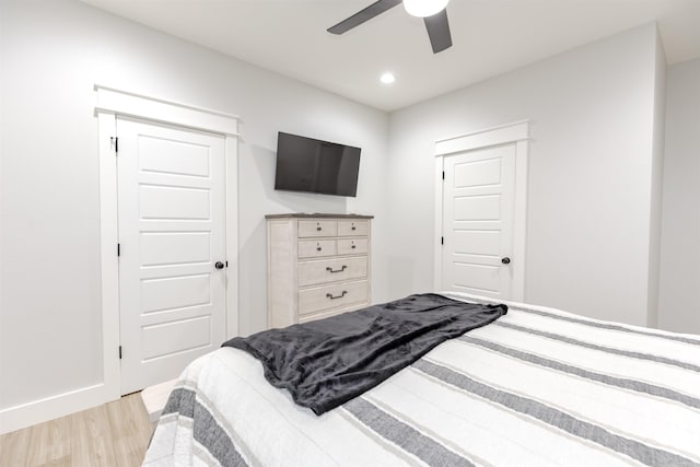 bedroom with recessed lighting, baseboards, ceiling fan, light wood-style flooring, and a closet